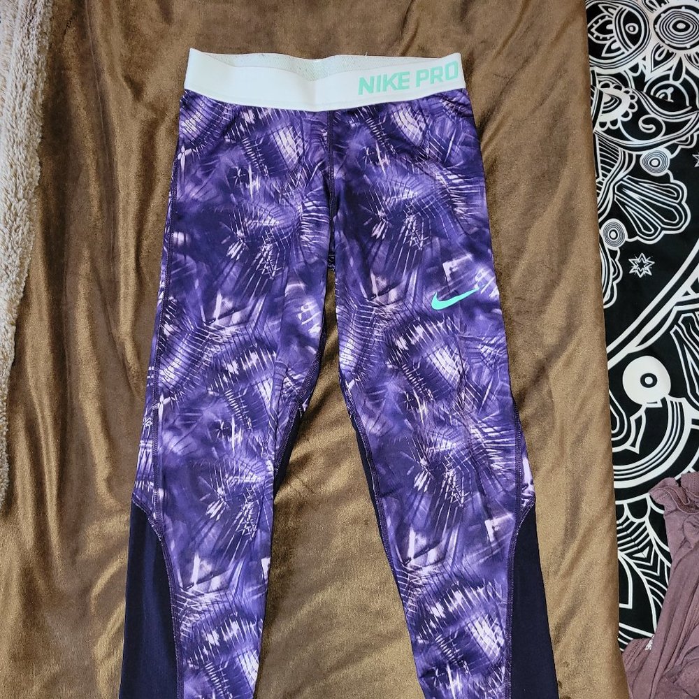 NIKE youth leggings